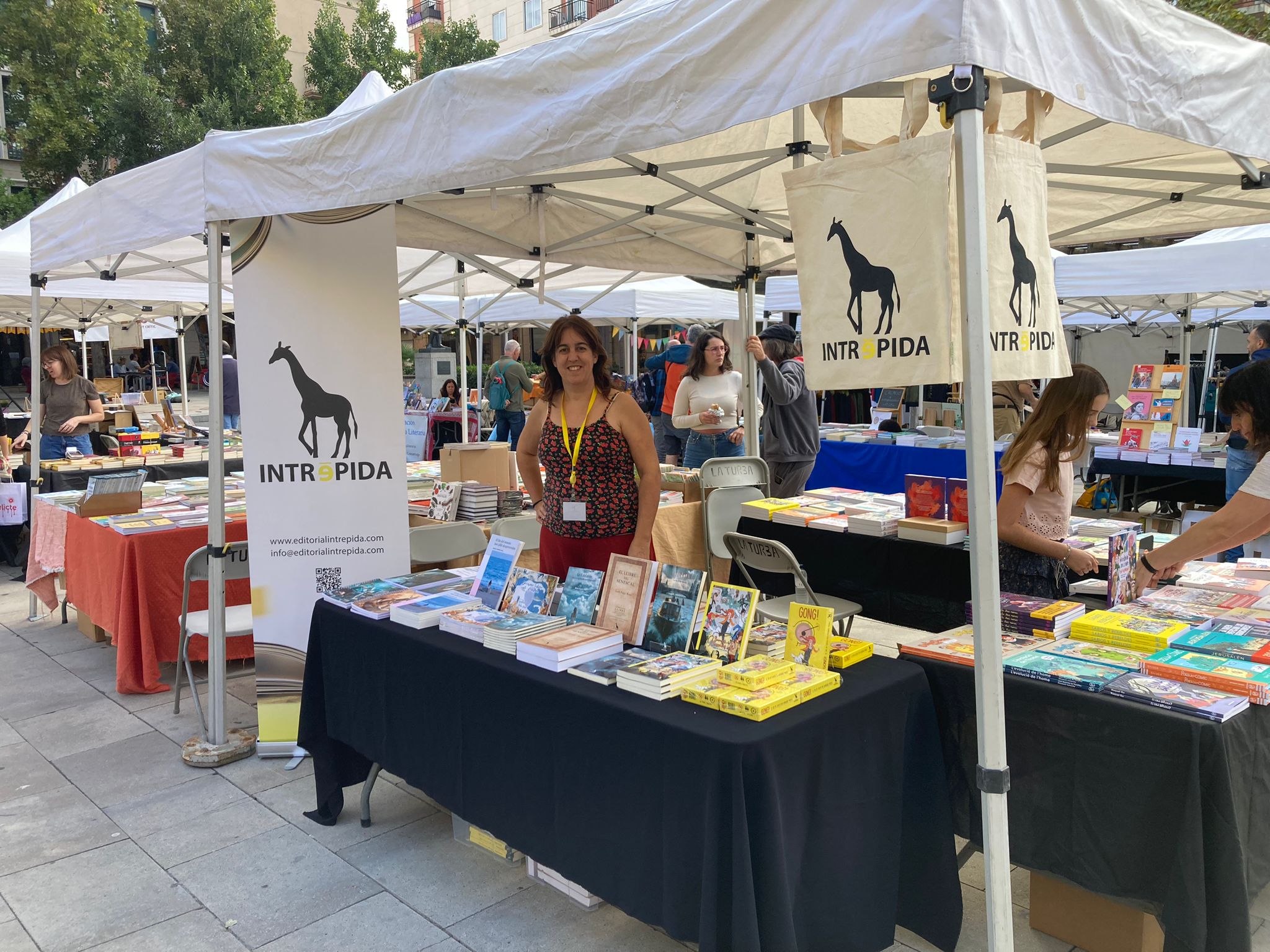 Parada de llibres a la fira Altres Lletres