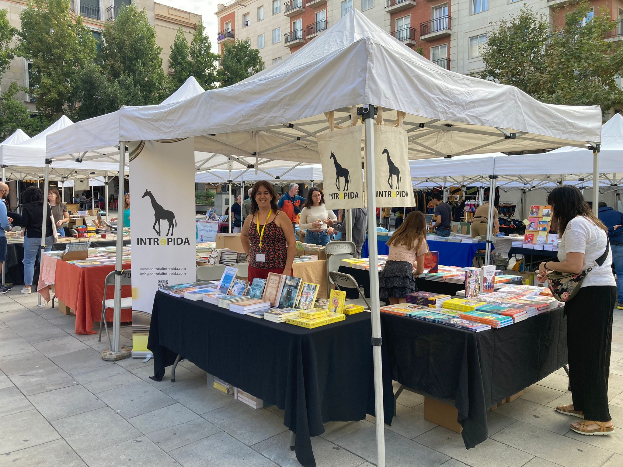 Parada de llibres a Altres Lletres de Valls